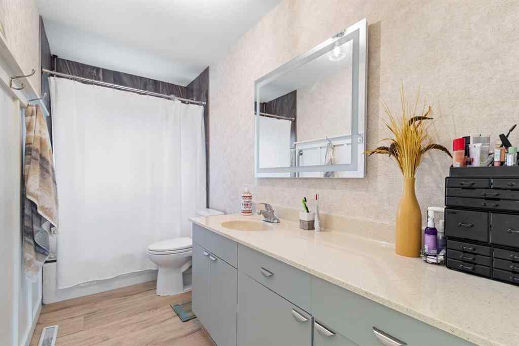 MLS® A2233156 - 5910 West Park Crescent  in West Park Red Deer, Residential