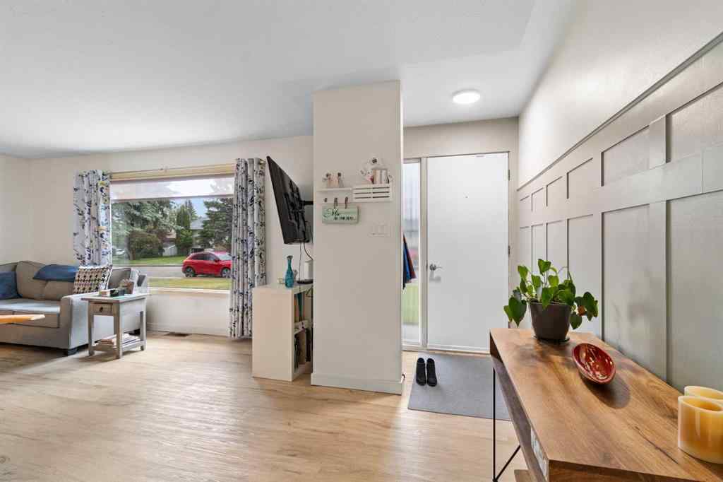 MLS® A2233156 - 5910 West Park Crescent  in West Park Red Deer, Residential