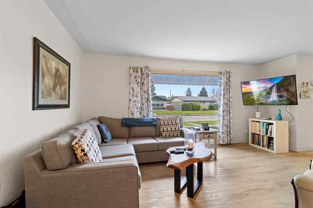 MLS® A2233156 - 5910 West Park Crescent  in West Park Red Deer, Residential