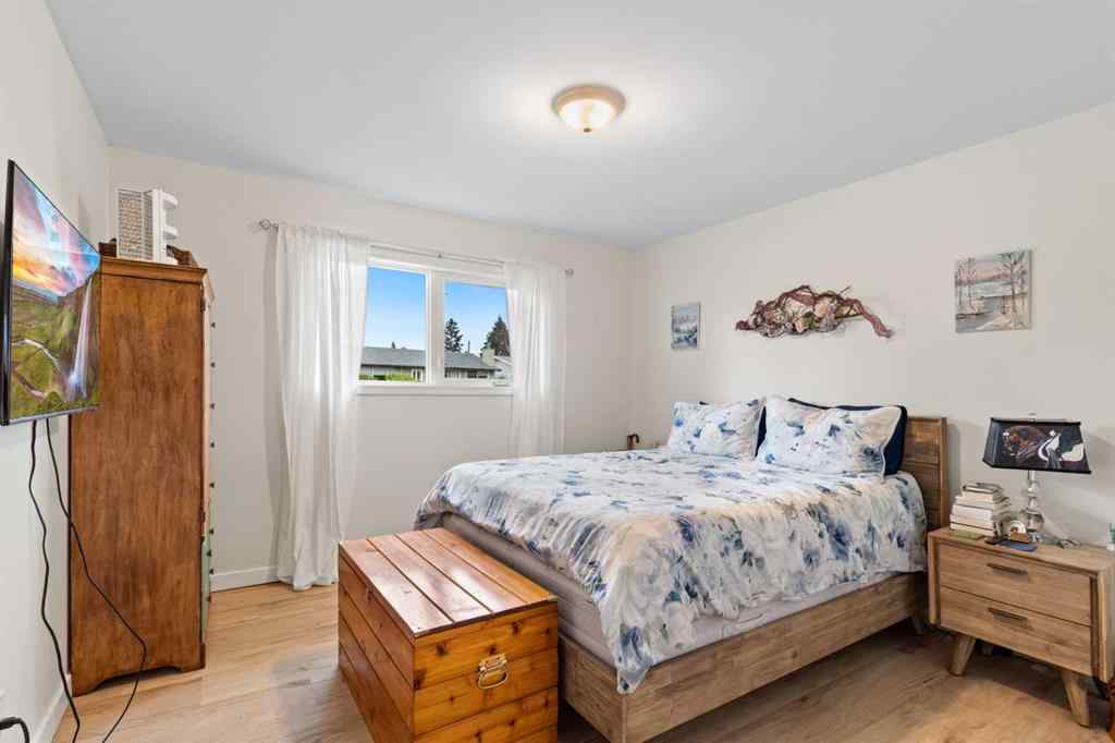 MLS® A2233156 - 5910 West Park Crescent  in West Park Red Deer, Residential