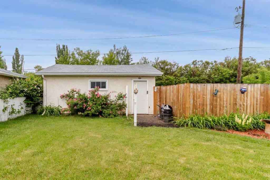 MLS® A2233156 - 5910 West Park Crescent  in West Park Red Deer, Residential
