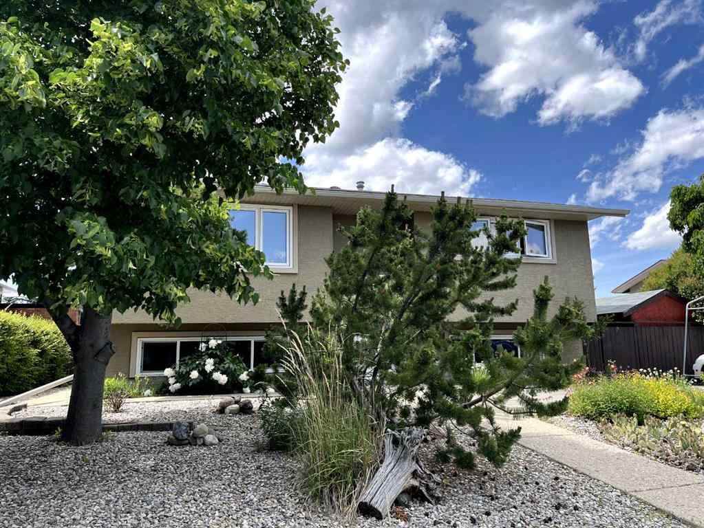 MLS® A2233161 - 252 Rundleview Drive NE in Rundle Calgary, Residential