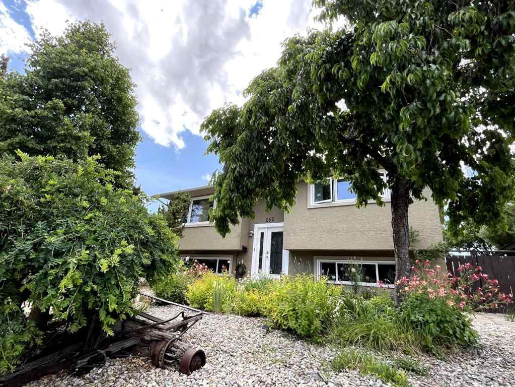 MLS® A2233161 - 252 Rundleview Drive NE in Rundle Calgary, Residential