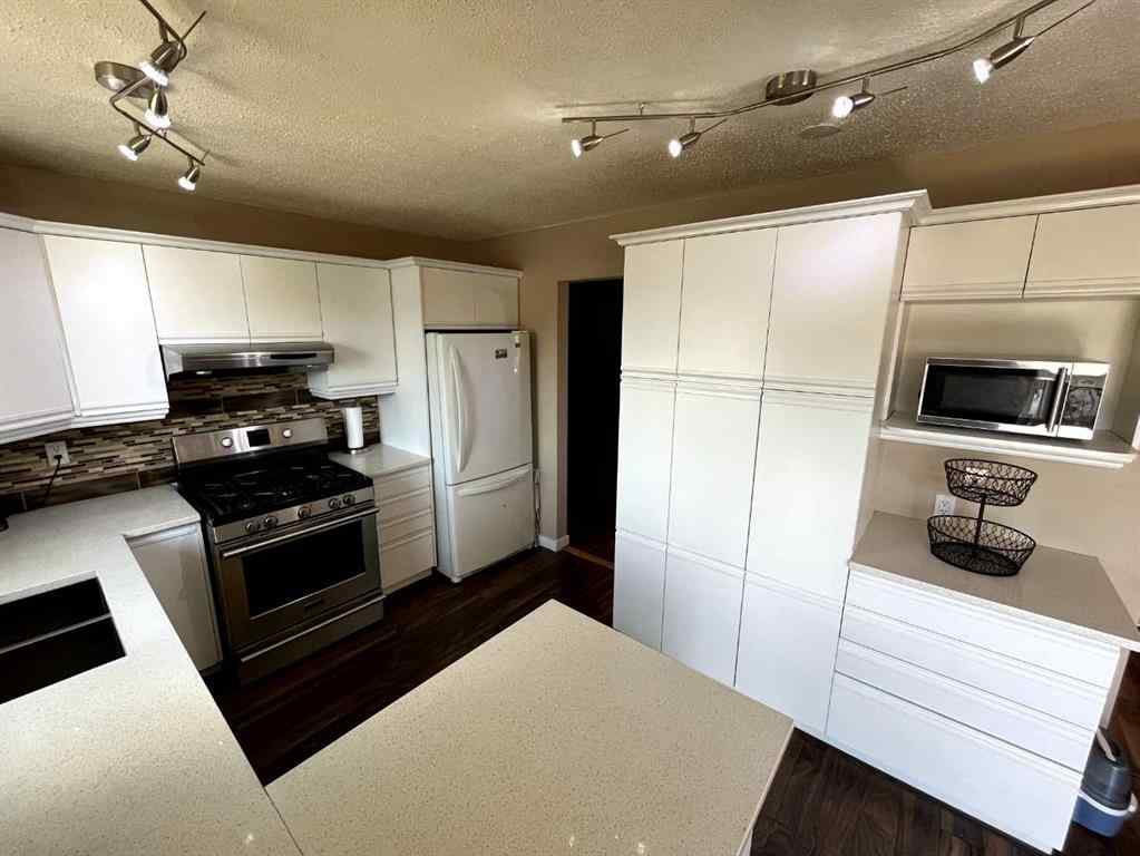 MLS® A2233161 - 252 Rundleview Drive NE in Rundle Calgary, Residential
