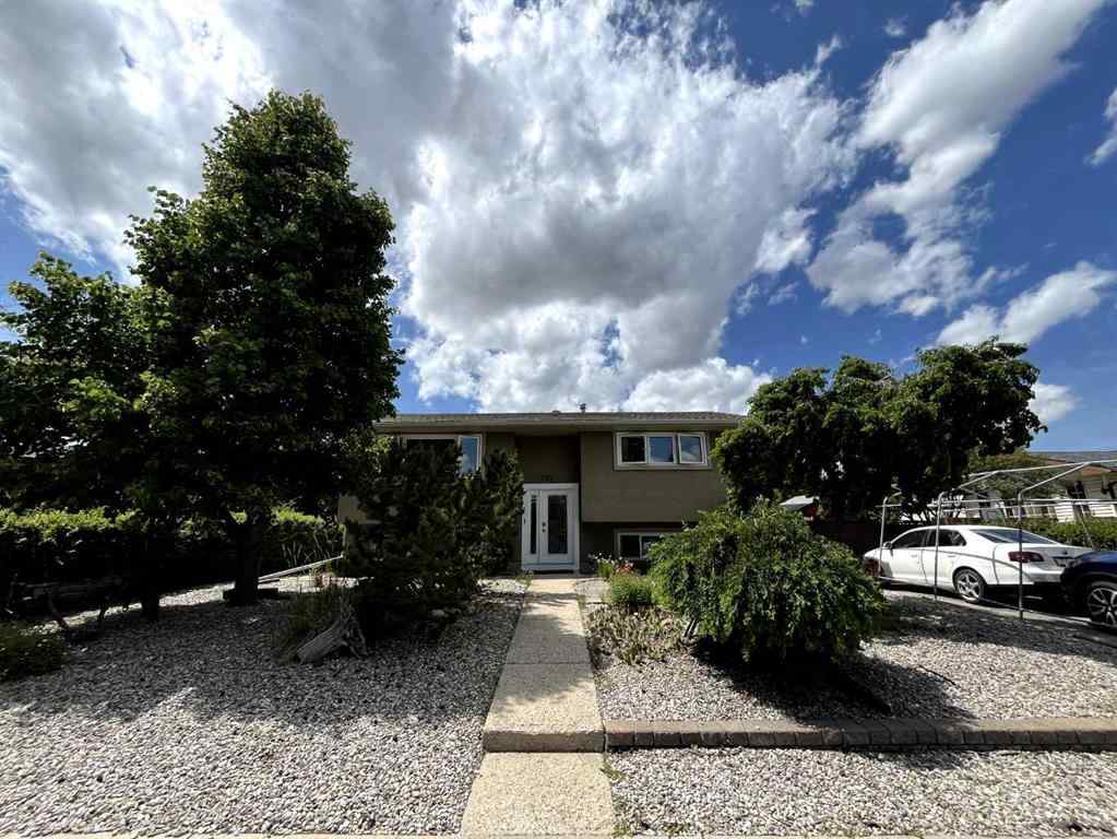 MLS® A2233161 - 252 Rundleview Drive NE in Rundle Calgary, Residential