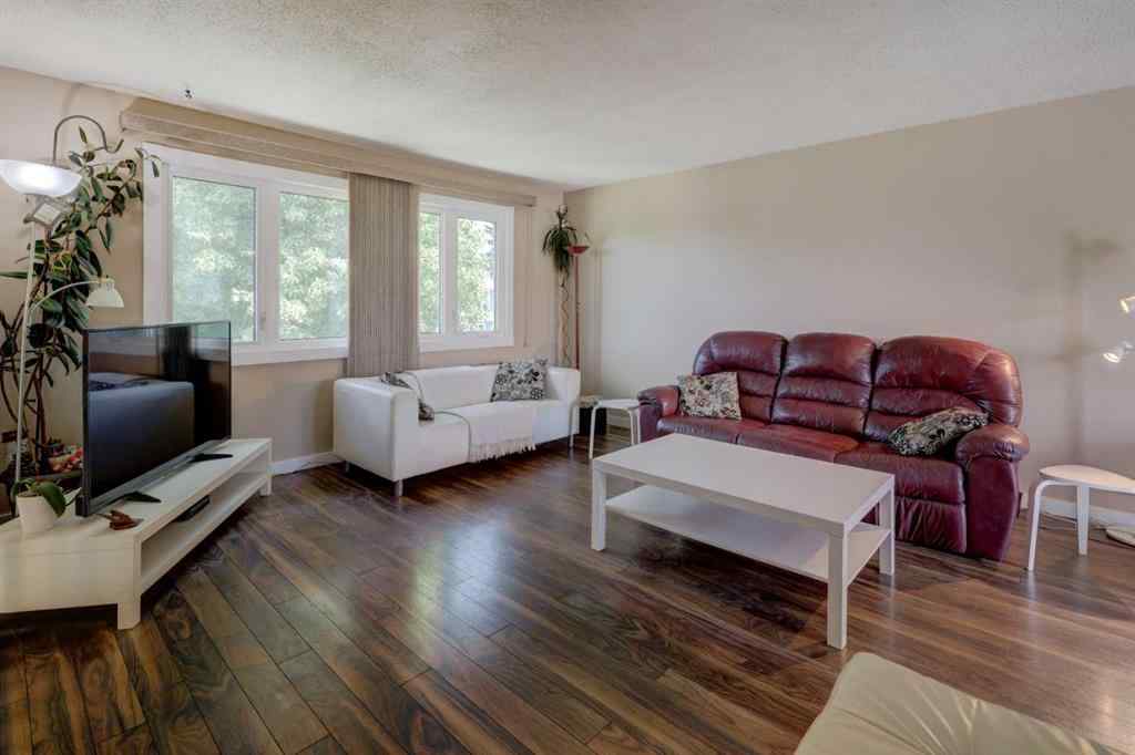 MLS® A2233161 - 252 Rundleview Drive NE in Rundle Calgary, Residential