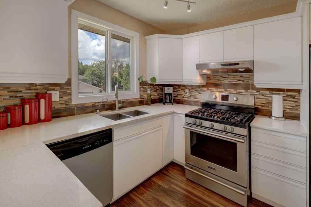 MLS® A2233161 - 252 Rundleview Drive NE in Rundle Calgary, Residential