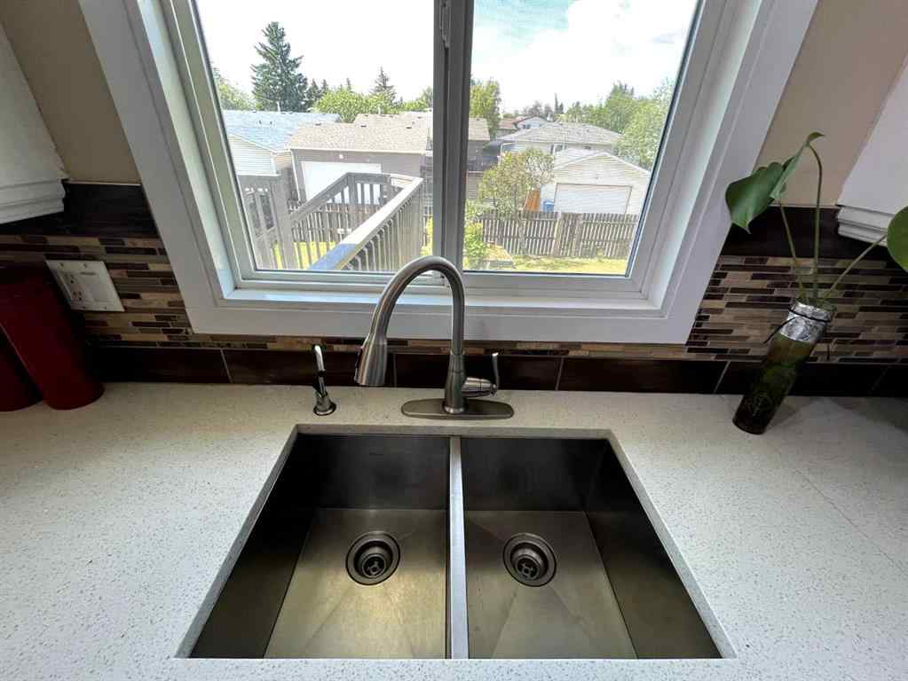 MLS® A2233161 - 252 Rundleview Drive NE in Rundle Calgary, Residential