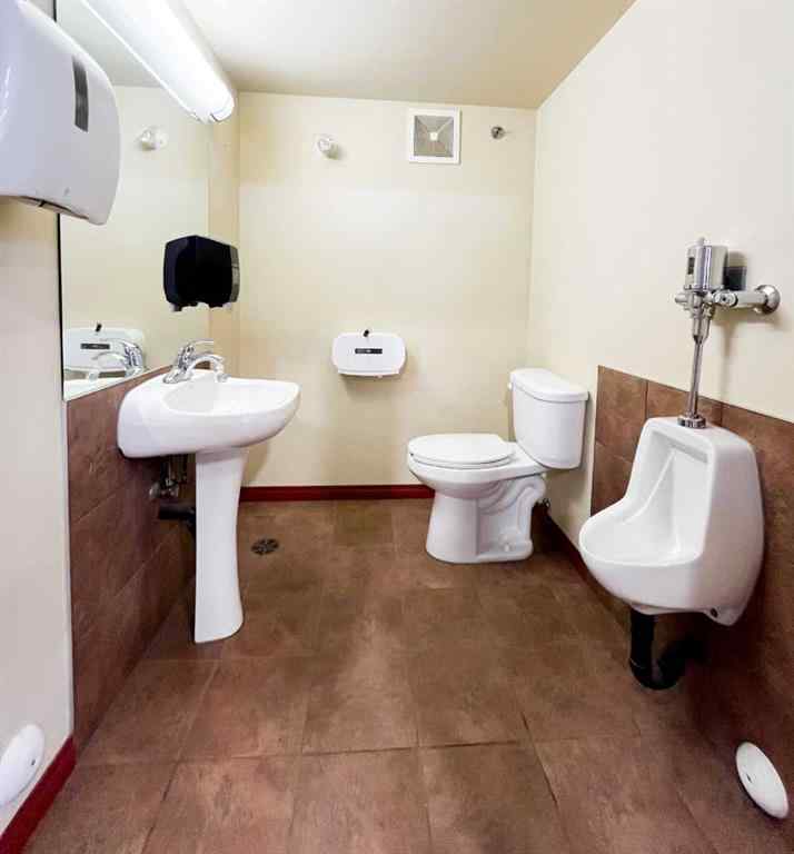 MLS® A2233209 - Unit #2 127 4 Street NE in NONE Redcliff, Commercial