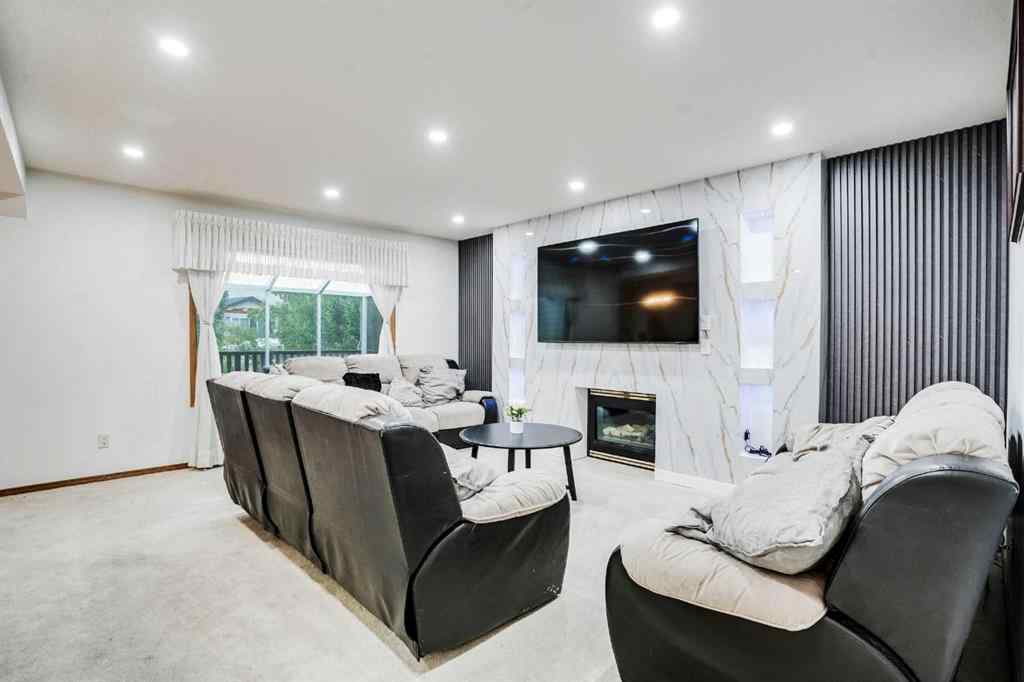 MLS® A2233295 - 76 Somerset Manor SW in Somerset Calgary, Residential