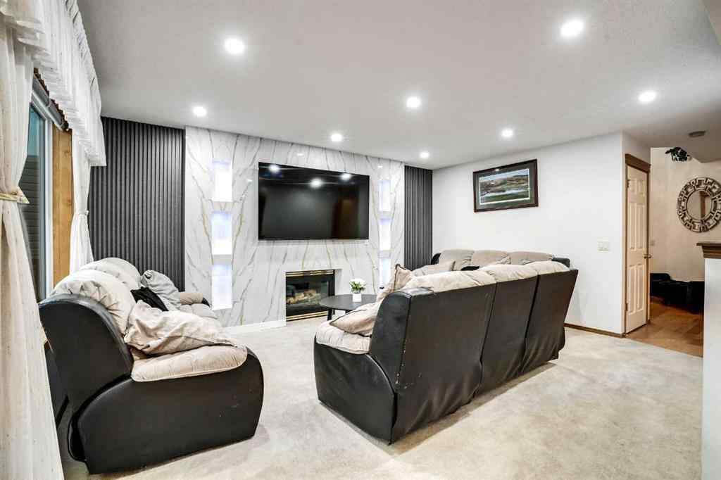 MLS® A2233295 - 76 Somerset Manor SW in Somerset Calgary, Residential