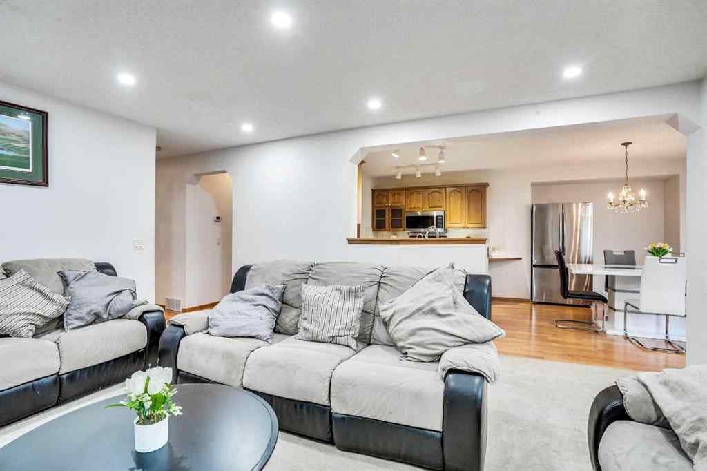 MLS® A2233295 - 76 Somerset Manor SW in Somerset Calgary, Residential