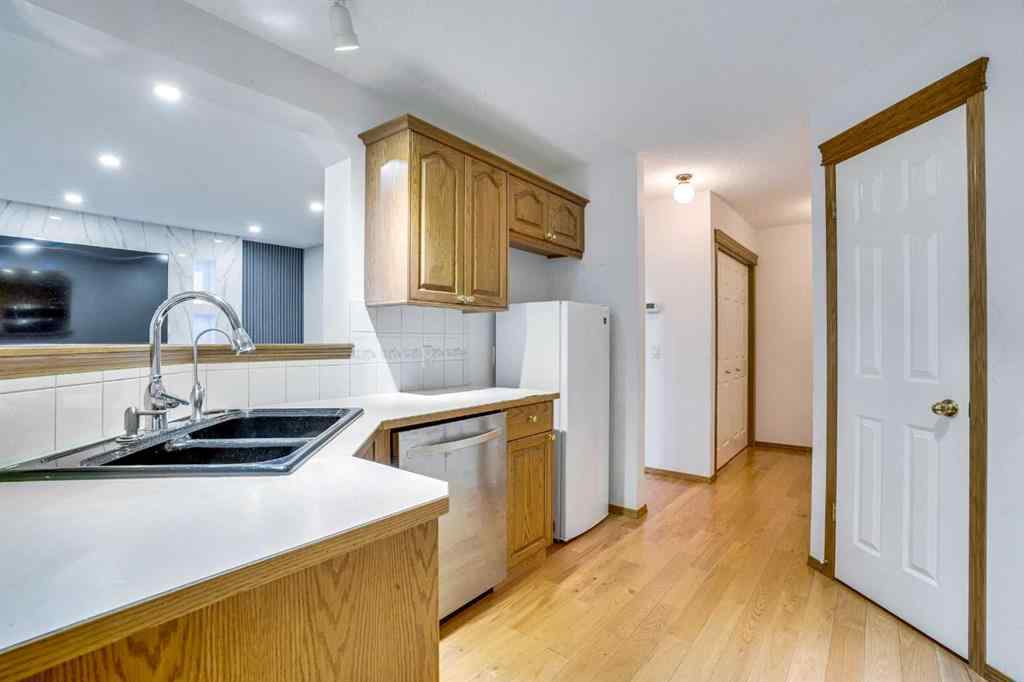 MLS® A2233295 - 76 Somerset Manor SW in Somerset Calgary, Residential