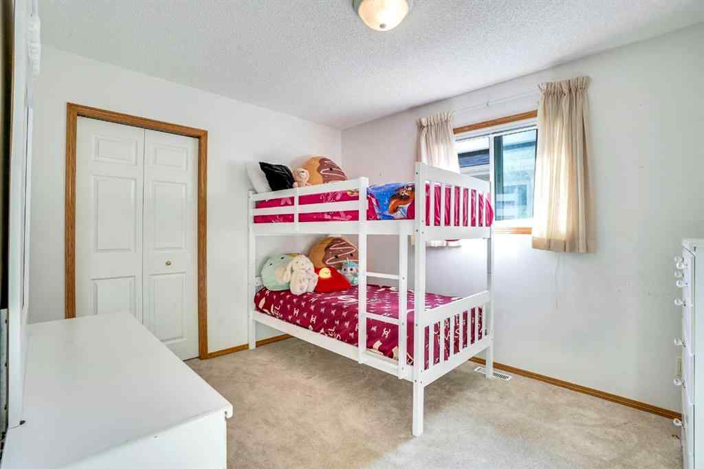 MLS® A2233295 - 76 Somerset Manor SW in Somerset Calgary, Residential