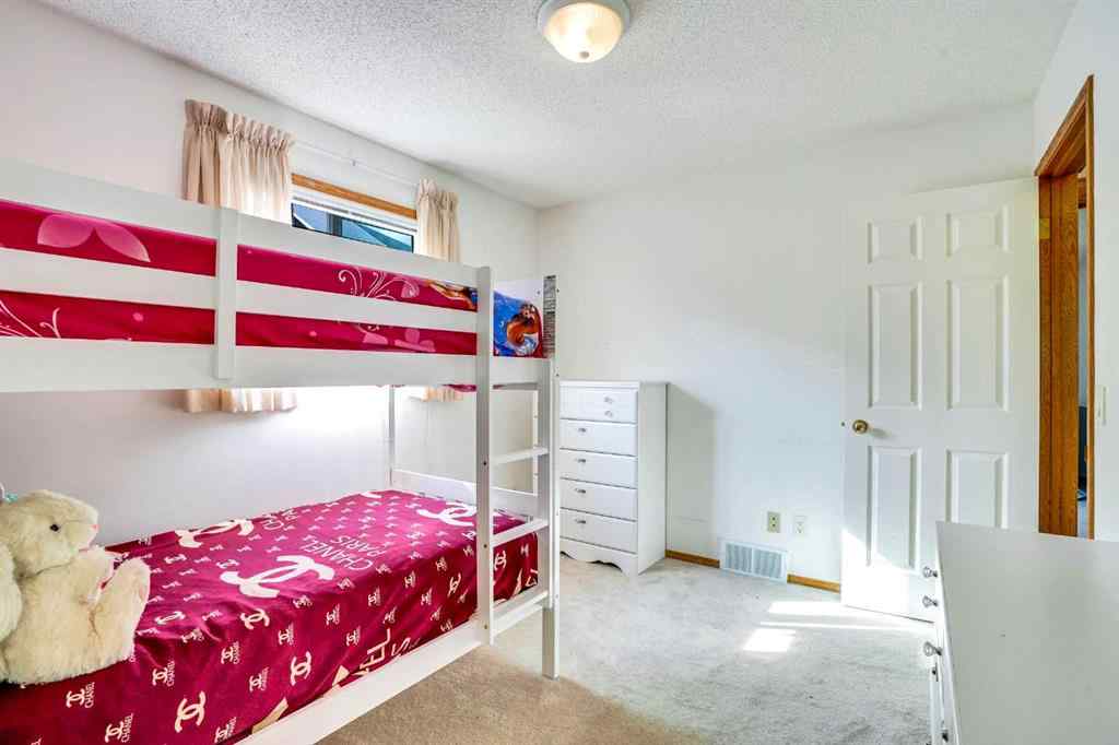 MLS® A2233295 - 76 Somerset Manor SW in Somerset Calgary, Residential