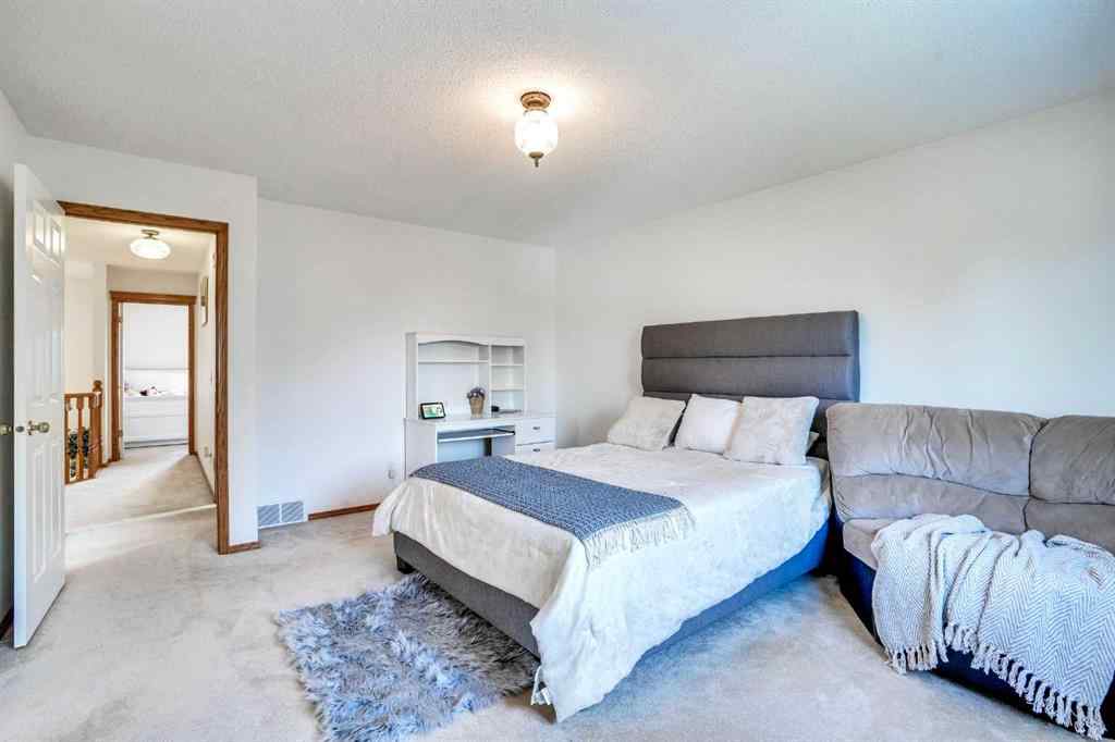 MLS® A2233295 - 76 Somerset Manor SW in Somerset Calgary, Residential