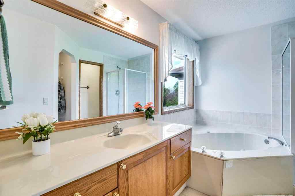 MLS® A2233295 - 76 Somerset Manor SW in Somerset Calgary, Residential