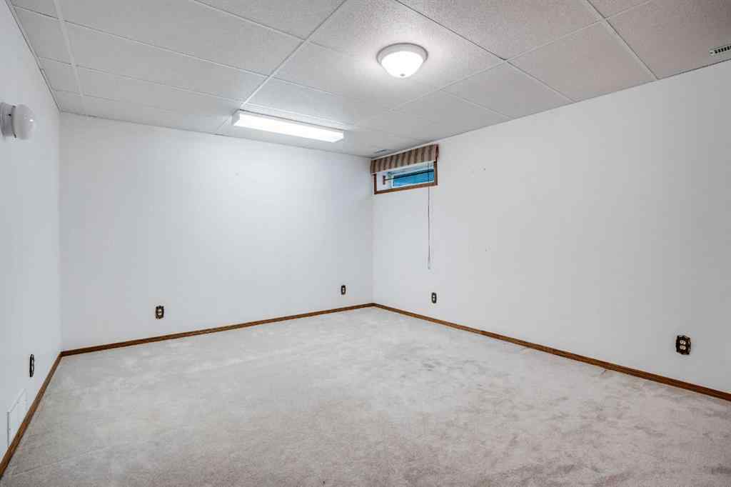 MLS® A2233295 - 76 Somerset Manor SW in Somerset Calgary, Residential