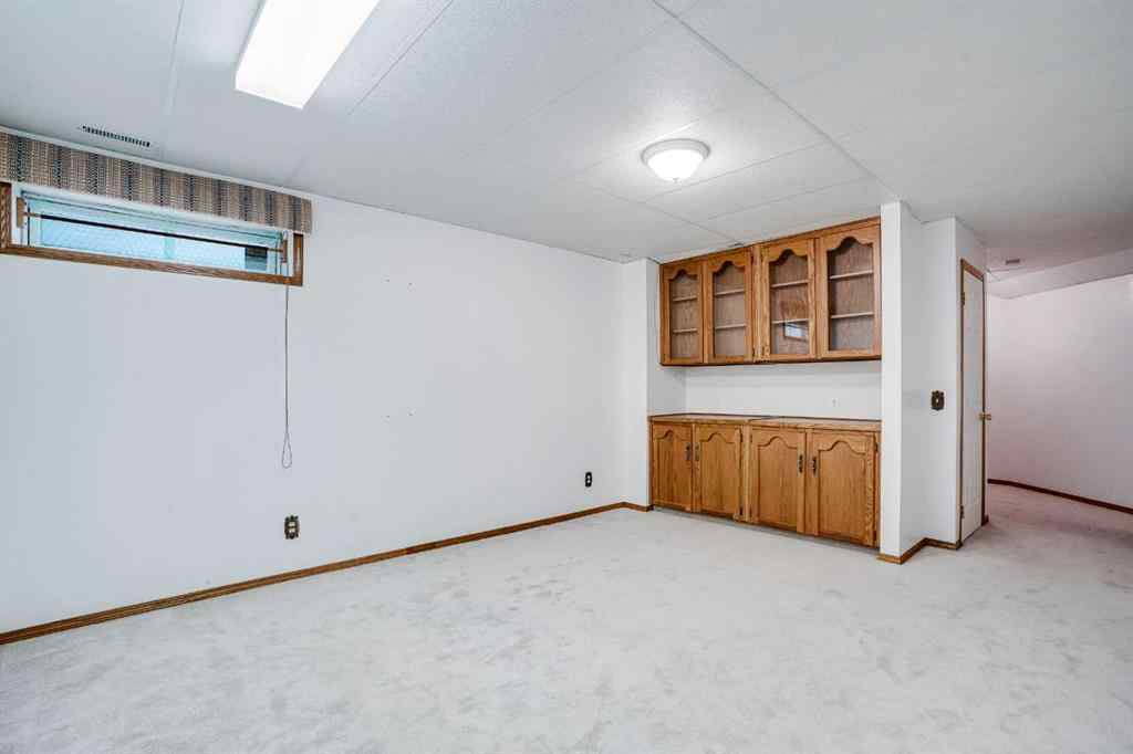 MLS® A2233295 - 76 Somerset Manor SW in Somerset Calgary, Residential