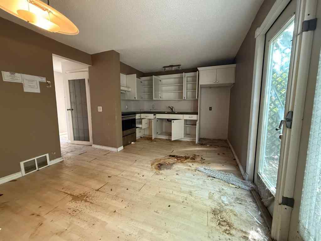 MLS® A2233352 - 105 Windsor Drive  in Thickwood Fort McMurray, Residential