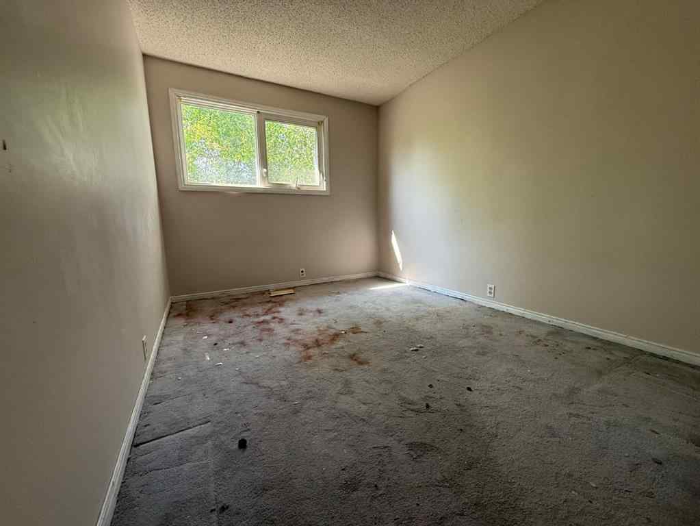 MLS® A2233352 - 105 Windsor Drive  in Thickwood Fort McMurray, Residential