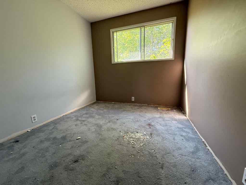 MLS® A2233352 - 105 Windsor Drive  in Thickwood Fort McMurray, Residential