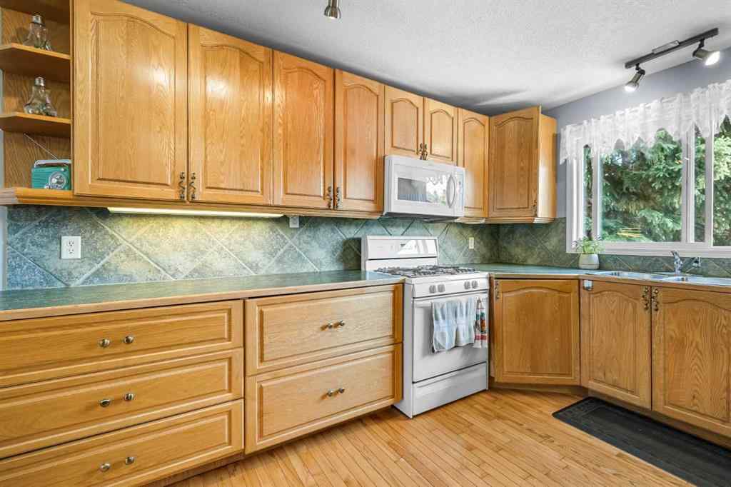 MLS® A2233378 - 461 78 Avenue NE in Huntington Hills Calgary, Residential