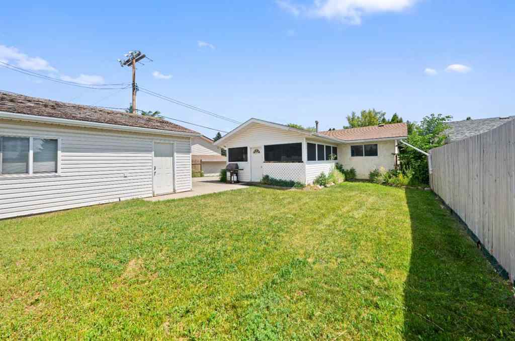 MLS® A2233397 - 40 Lake Bevan Drive E in Lakewood Brooks, Residential