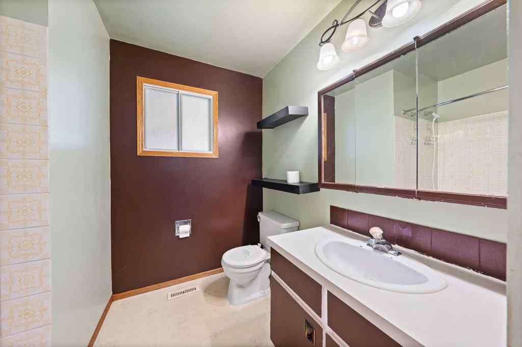 MLS® A2233397 - 40 Lake Bevan Drive E in Lakewood Brooks, Residential