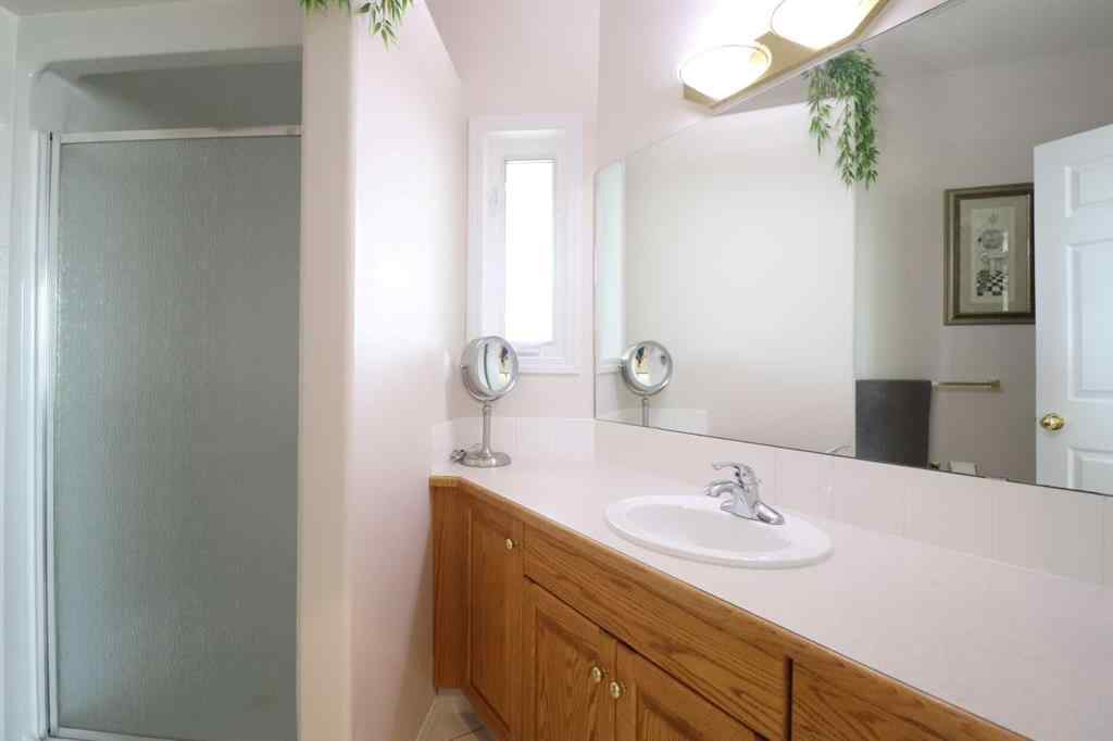 MLS® A2233414 - 77 Fairmont Park Landing S in Fairmont Lethbridge, Residential
