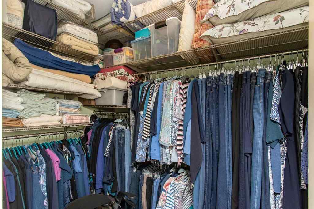 MLS® A2233429 - 20 Beardsley Crescent  in College Heights Lacombe, Residential