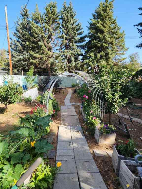MLS® A2233466 - 221 Center Avenue NE in NONE Milk River, Residential