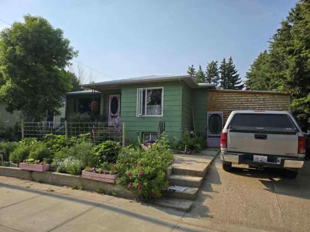 MLS® A2233466 - 221 Center Avenue NE in NONE Milk River, Residential