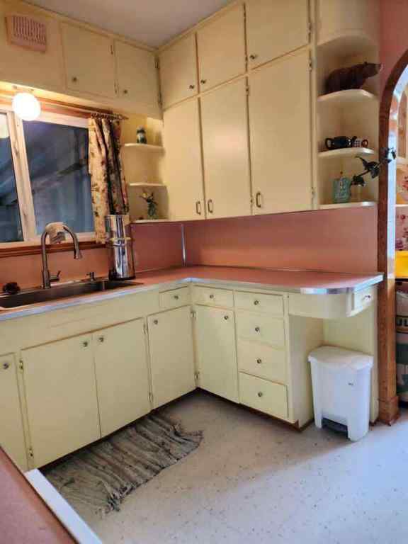 MLS® A2233466 - 221 Center Avenue NE in NONE Milk River, Residential