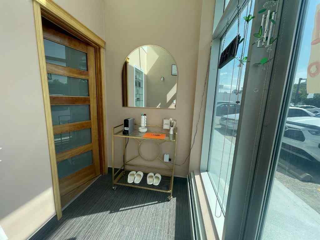 MLS® A2233484 - Unit #196 1518 Centre Street NE in Crescent Heights Calgary, Commercial