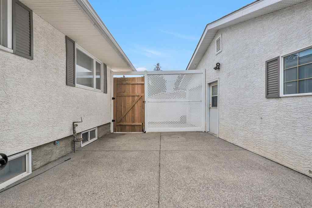 MLS® A2233489 - 2219 Halifax Crescent NW in Banff Trail Calgary, Residential