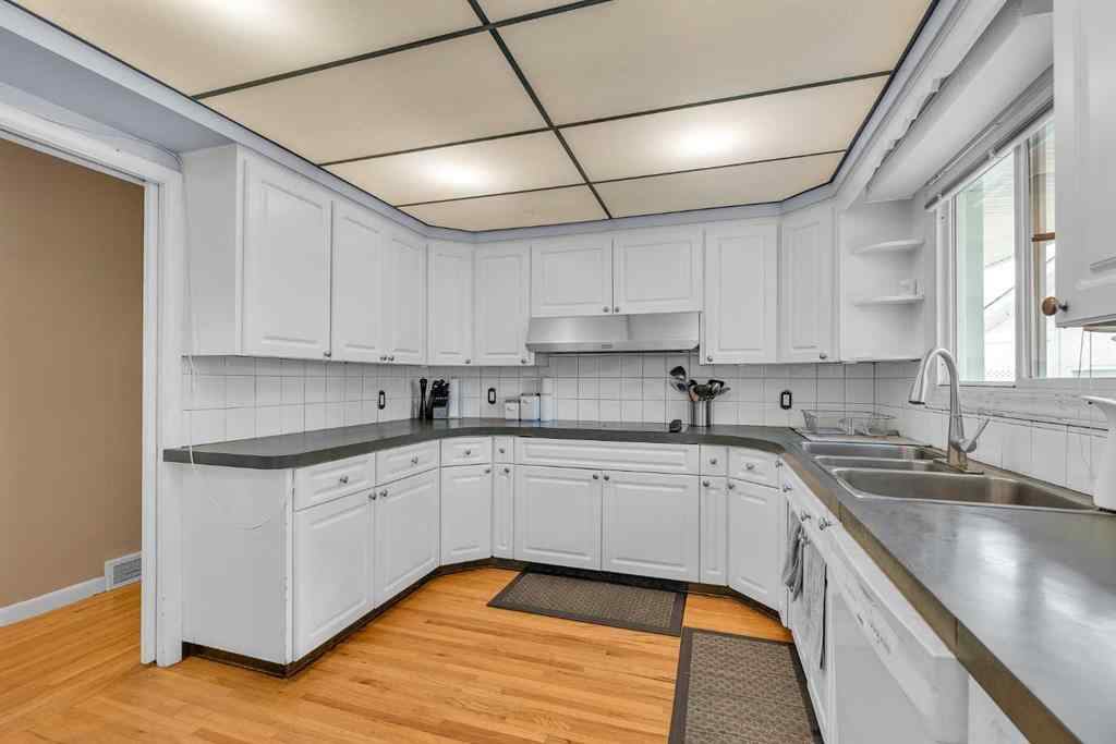 MLS® A2233489 - 2219 Halifax Crescent NW in Banff Trail Calgary, Residential