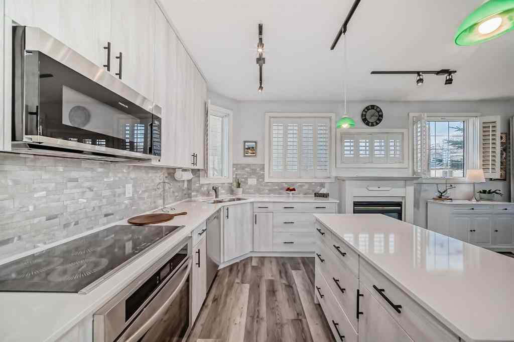 MLS® A2233502 - Unit #201 3412 Parkdale Boulevard NW in Parkdale Calgary, Residential