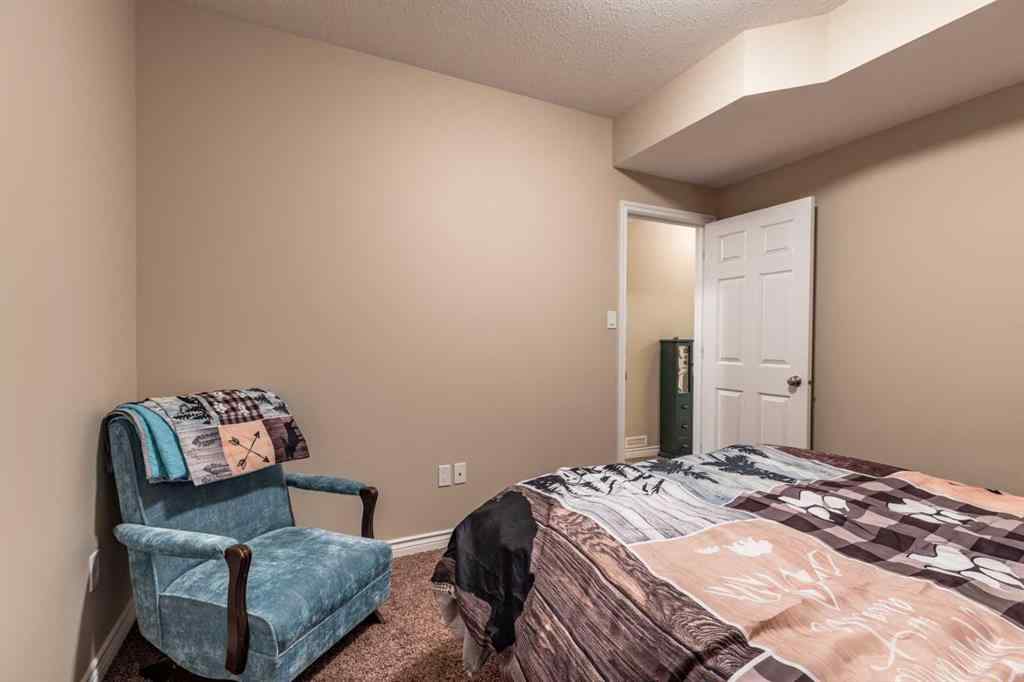 MLS® A2233505 - 376 Somerside Crescent SE in Southland Medicine Hat, Residential