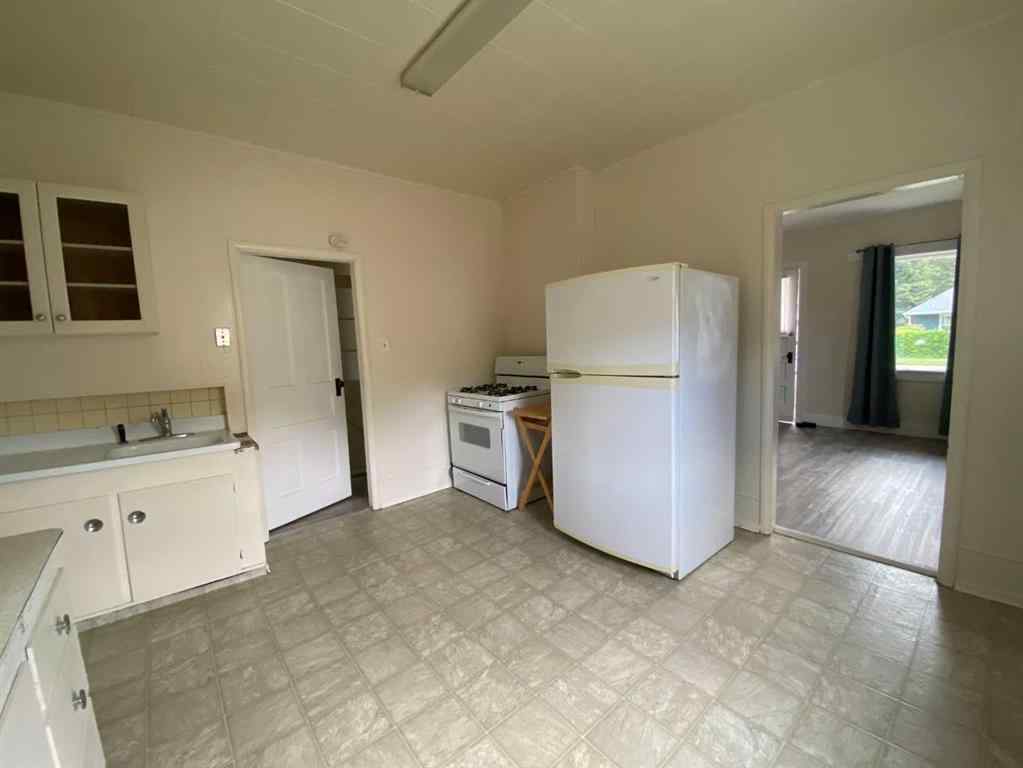 MLS® A2233689 - 20630 25 Avenue  in NONE Bellevue, Residential