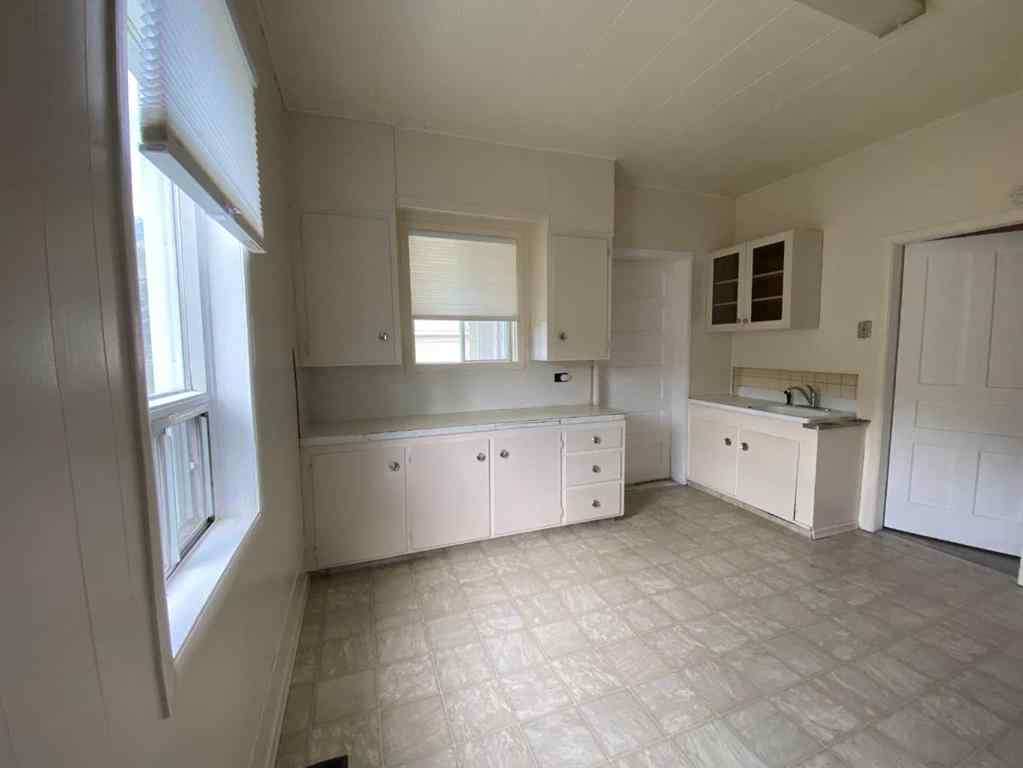 MLS® A2233689 - 20630 25 Avenue  in NONE Bellevue, Residential