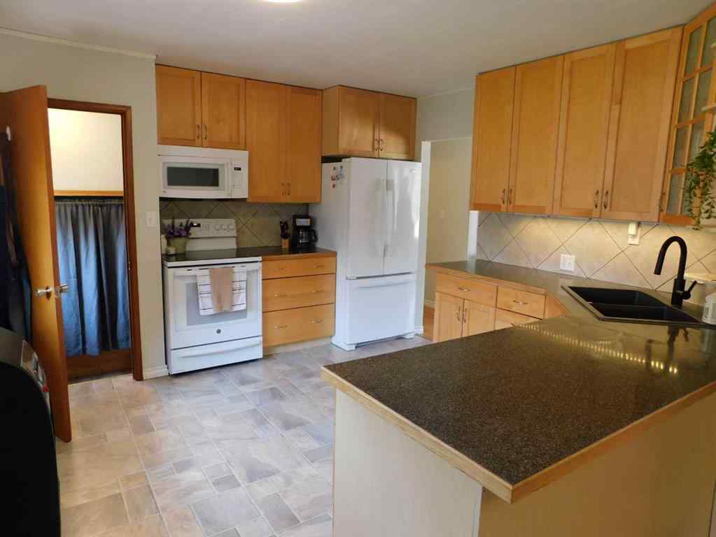 MLS® A2233755 - 315 6 Street W in West End Brooks, Residential