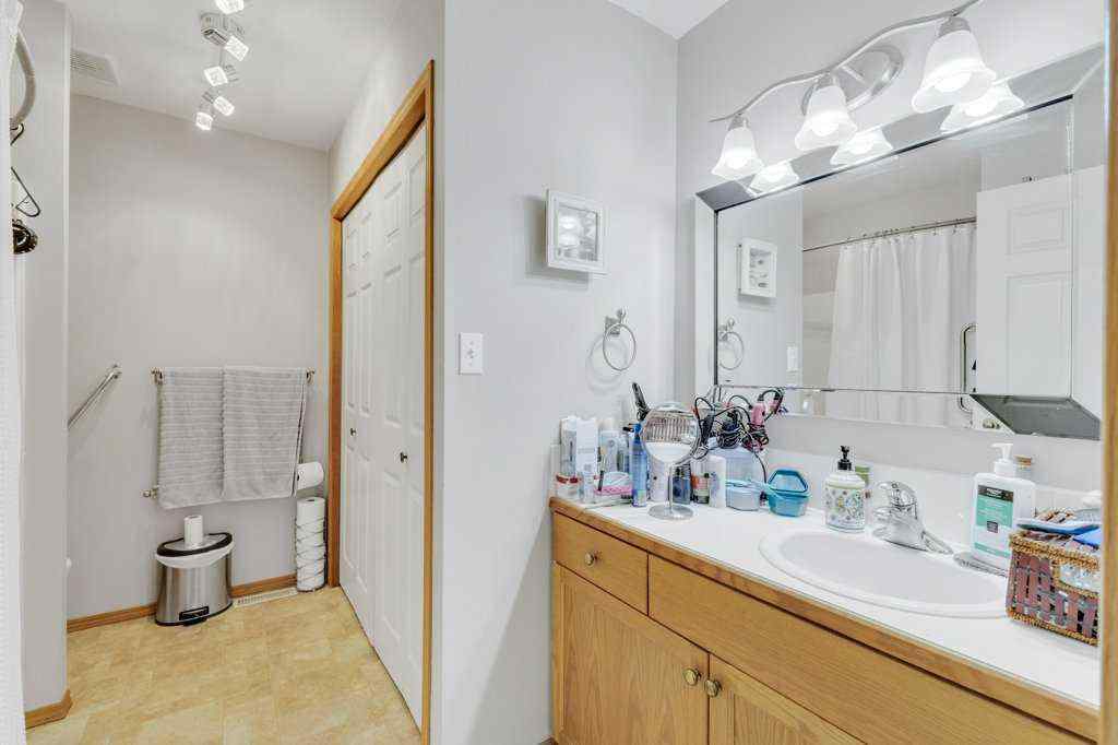 MLS® A2233783 - 4950 53 Avenue  in Napoleon Lake Innisfail, Residential