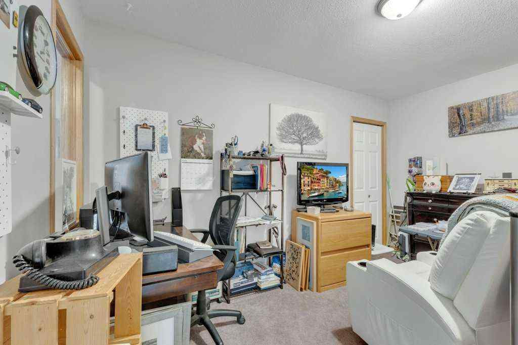 MLS® A2233783 - 4950 53 Avenue  in Napoleon Lake Innisfail, Residential