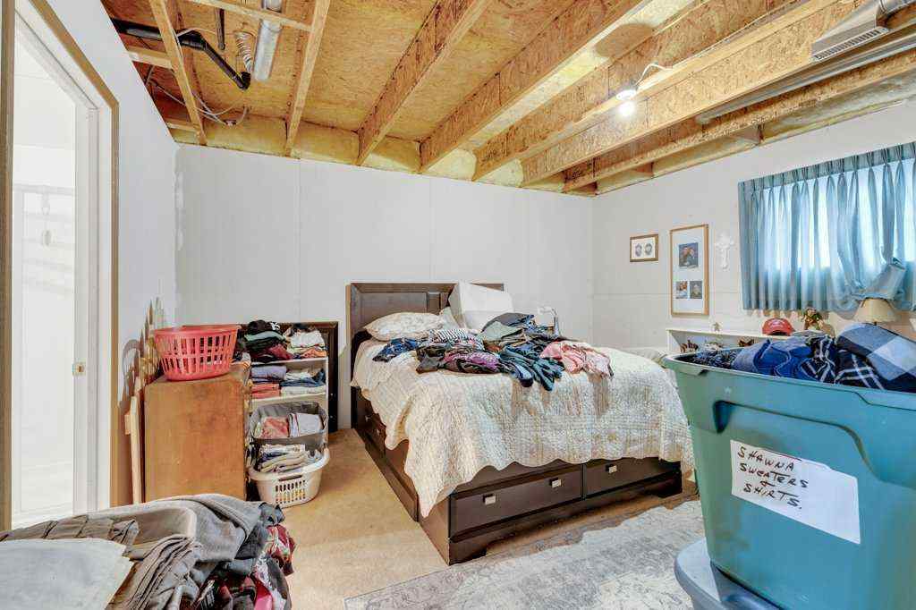 MLS® A2233783 - 4950 53 Avenue  in Napoleon Lake Innisfail, Residential