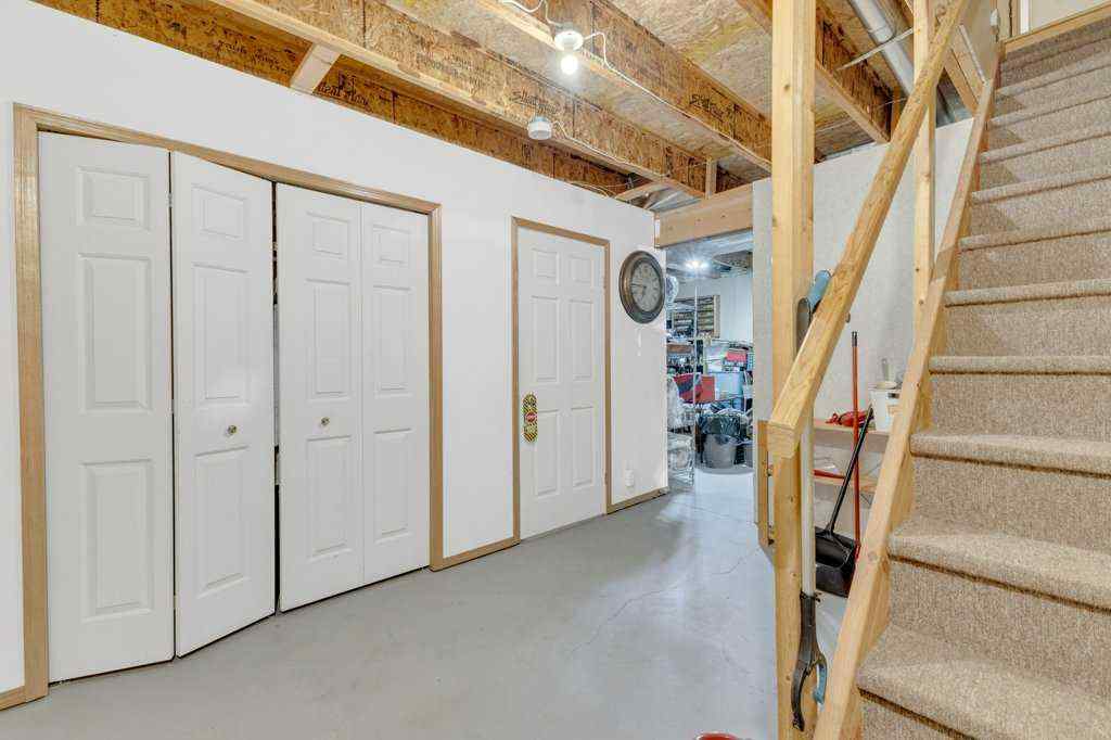 MLS® A2233783 - 4950 53 Avenue  in Napoleon Lake Innisfail, Residential