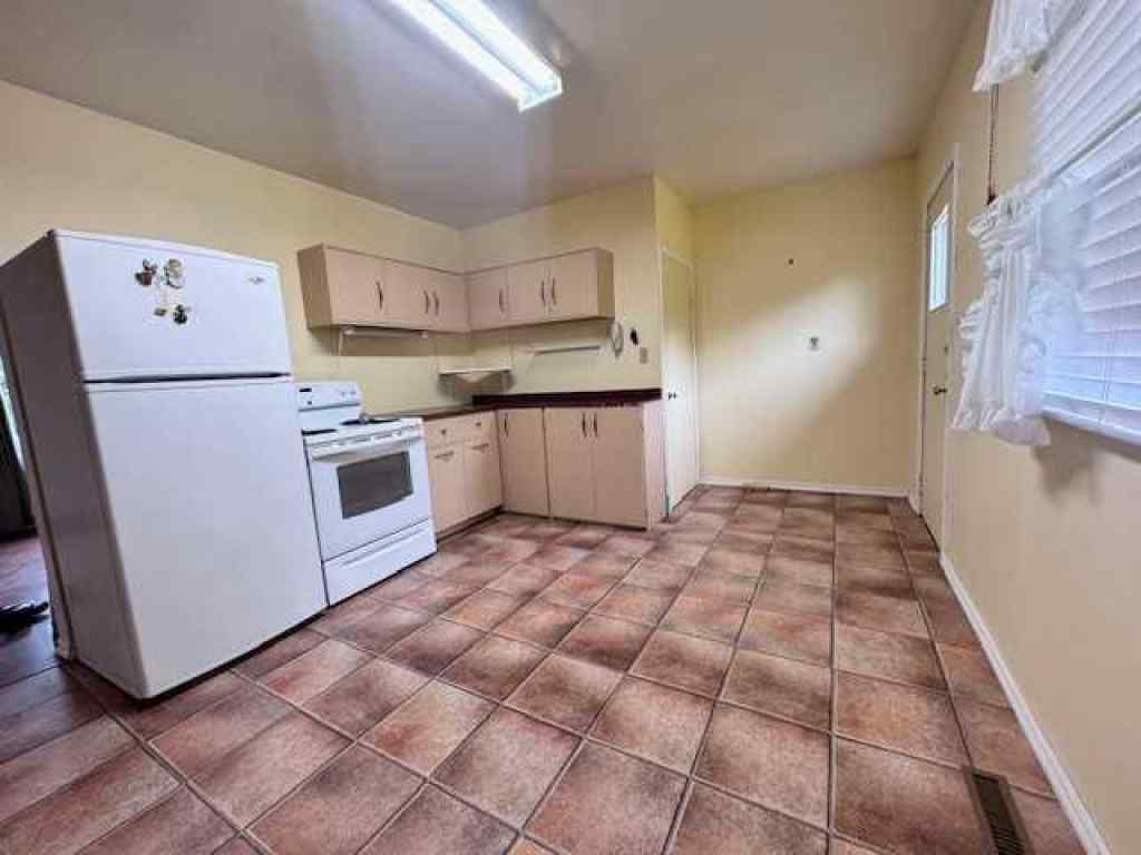 MLS® A2233815 - 212 5th Avenue  in NONE Paradise Hill, Residential