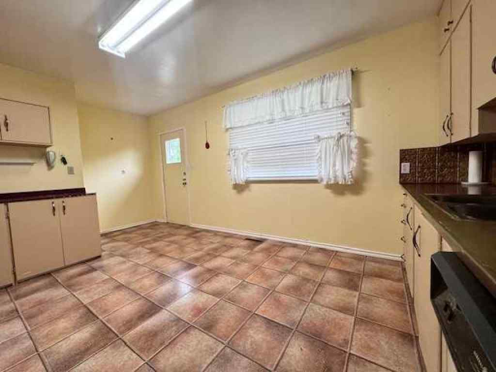 MLS® A2233815 - 212 5th Avenue  in NONE Paradise Hill, Residential