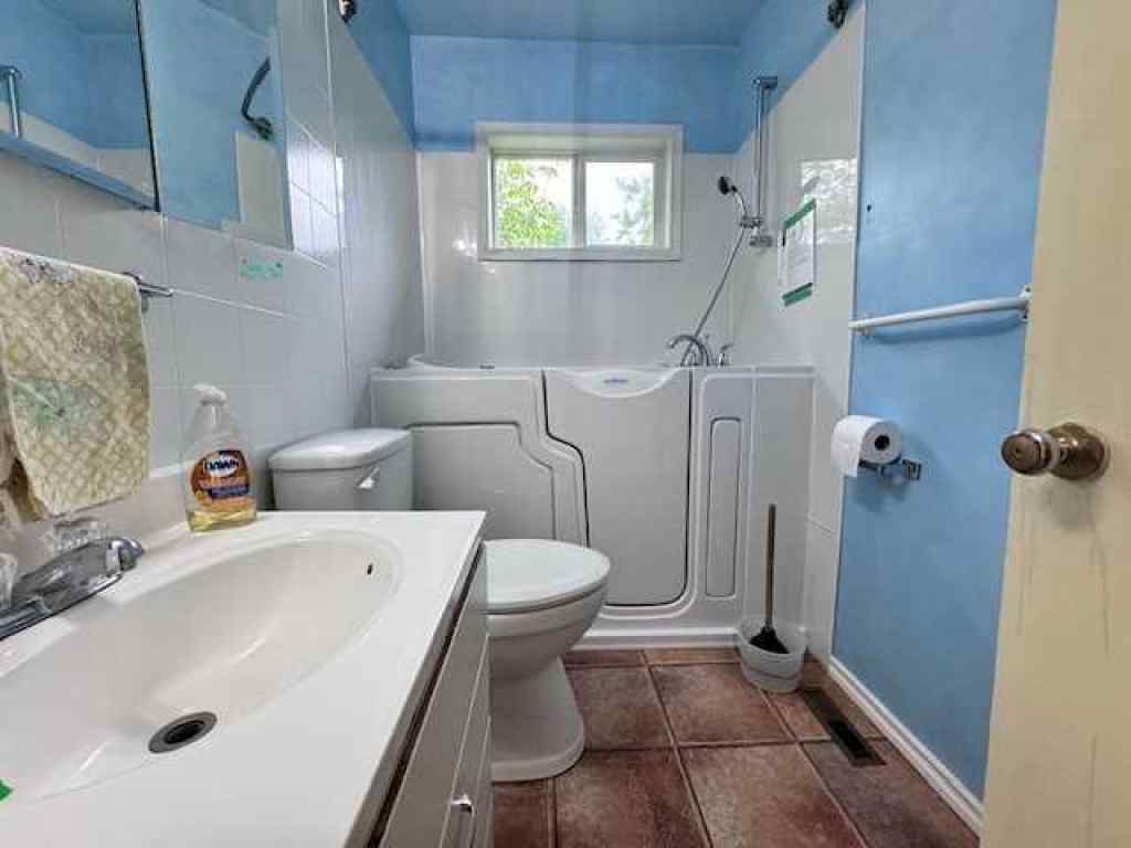 MLS® A2233815 - 212 5th Avenue  in NONE Paradise Hill, Residential