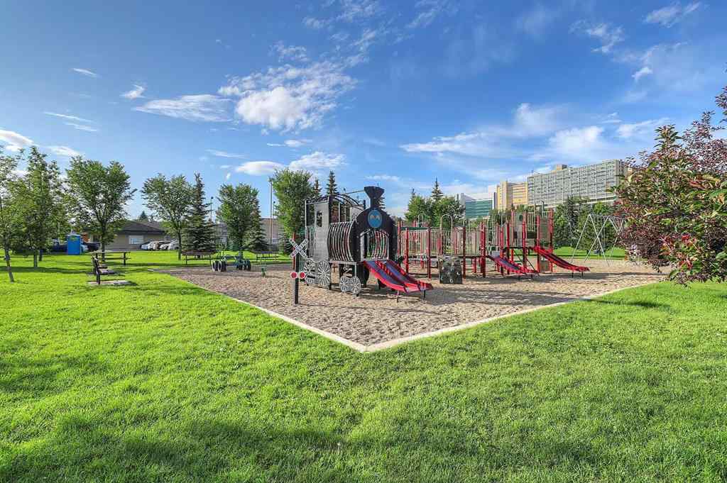 MLS® A2233853 - 1910 Broadview Road NW in West Hillhurst Calgary, Residential